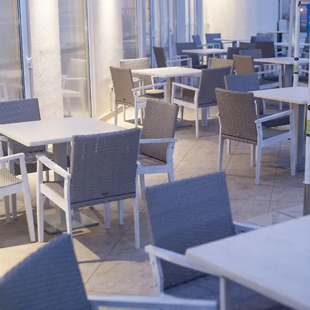 科纳维尔酒店 3*